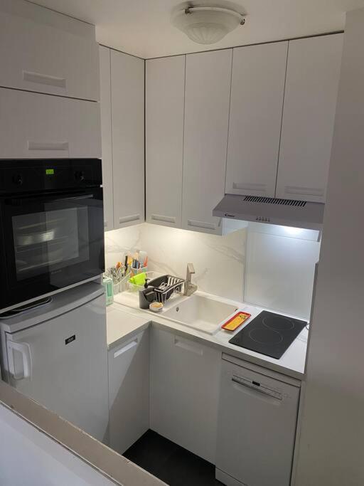 Apartment 2 Flat With Sea View, Private Parking, Swimming Pool, And Ac