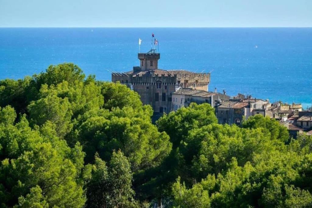 Apartment 2 Flat With Sea View, Private Parking, Swimming Pool, And Ac