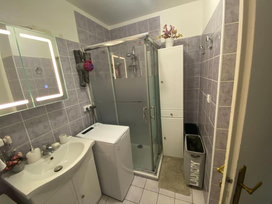 2 Flat With Sea View, Private Parking, Swimming Pool, And Ac Apartment
