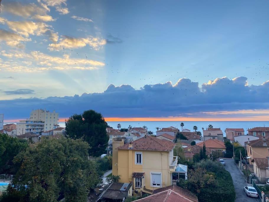 2 Flat With Sea View, Private Parking, Swimming Pool, And Ac Apartment